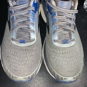 Brooks GTS 18 size 8